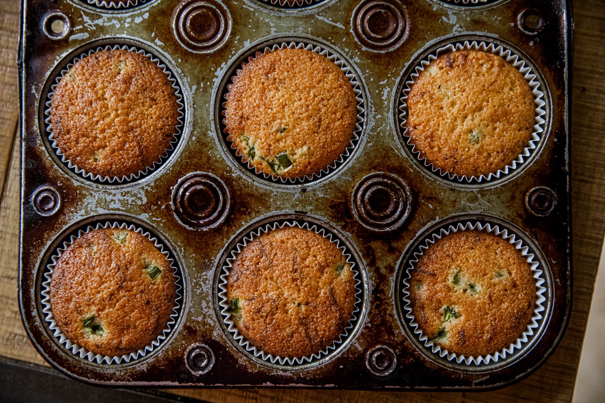 Jalapeno Cheddar Cornbread Muffins I www.OrWhateverYouDo.com I #recipe #baking #chili