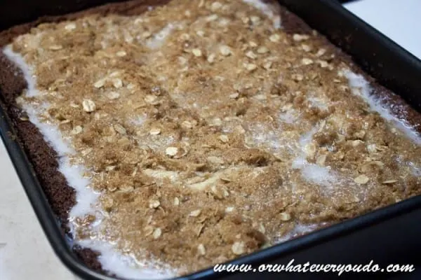 Banana Crumb Cake I www.orwhateveryoudo.com I #recipe #brunch #dessert