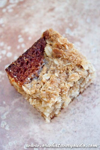 Banana Crumb Cake I www.orwhateveryoudo.com I #recipe #brunch #dessert