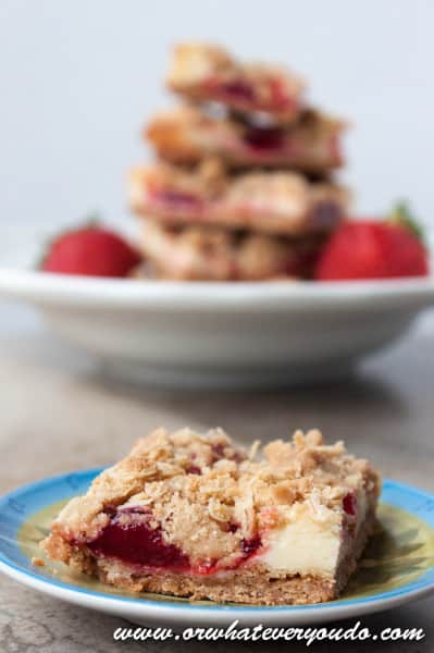 Strawberry Cheesecake Crumble Bars 