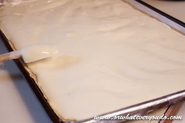 Strawberry Cheesecake Crumble Bars 