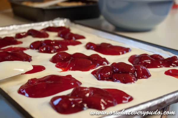 Strawberry Cheesecake Crumble Bars 