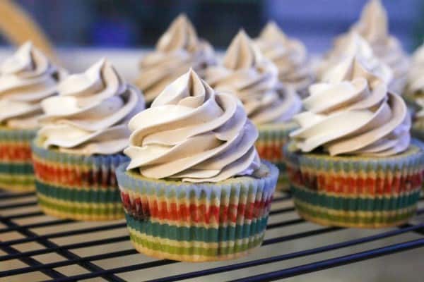 Marble Cupcakes I www.orwhateveryoudo.com I #recipe #cupcake #marble #chcoclate #swiss #meringue