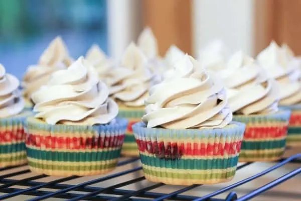 Marble Cupcakes I www.orwhateveryoudo.com I #recipe #cupcake #marble #chcoclate #swiss #meringue
