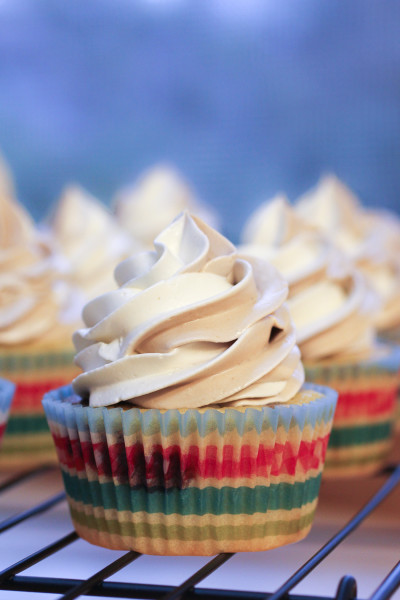 Marble Cupcakes I www.orwhateveryoudo.com I #recipe #cupcake #marble #chcoclate #swiss #meringue