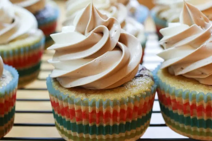 Marble Cupcakes I www.orwhateveryoudo.com I #recipe #cupcake #marble #chcoclate #swiss #meringue