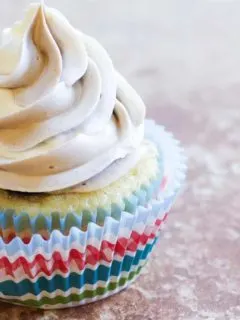 Marble Cupcakes I www.orwhateveryoudo.com I #recipe #cupcake #marble #chcoclate #swiss #meringue