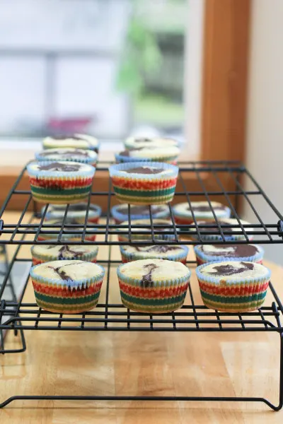 Marble Cupcakes I www.orwhateveryoudo.com I #recipe #cupcake #marble #chcoclate #swiss #meringue