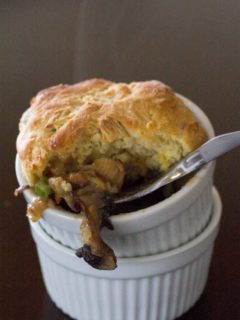 Mushroom Pot Pie I www.orwhateveryoudo.com I #recipe #food #dinner #mushroommakeover