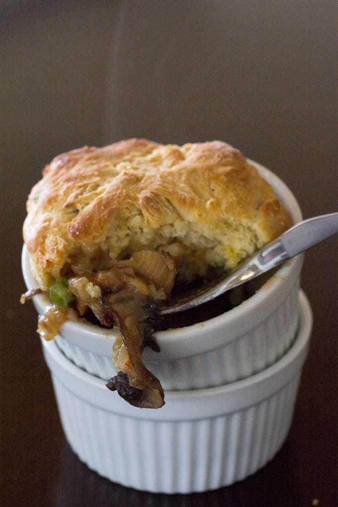 Mushroom Pot Pie I www.orwhateveryoudo.com I #recipe #food #dinner #mushroommakeover