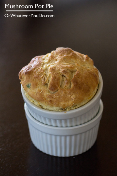 Mushroom Pot Pie I www.orwhateveryoudo.com I #recipe #food #dinner #mushroommakeover