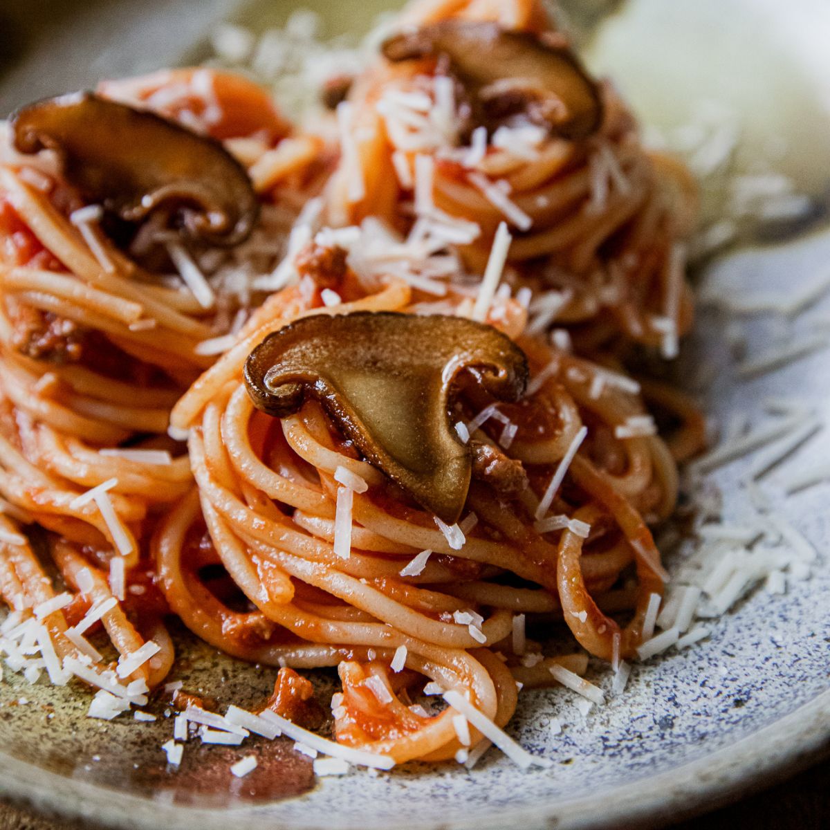 Spaghetti with Mushroom Meat Sauce