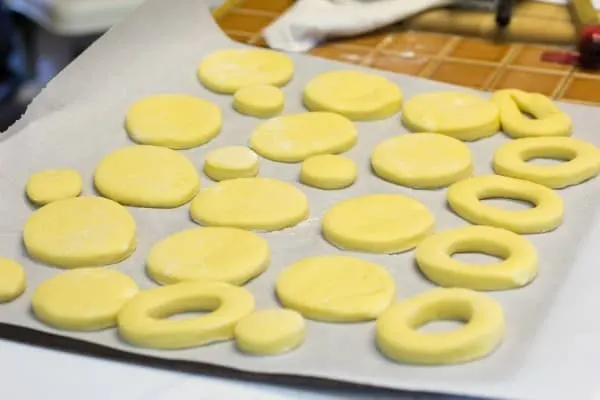 Vanilla Marshmallow Cream Filled Sugar Donuts