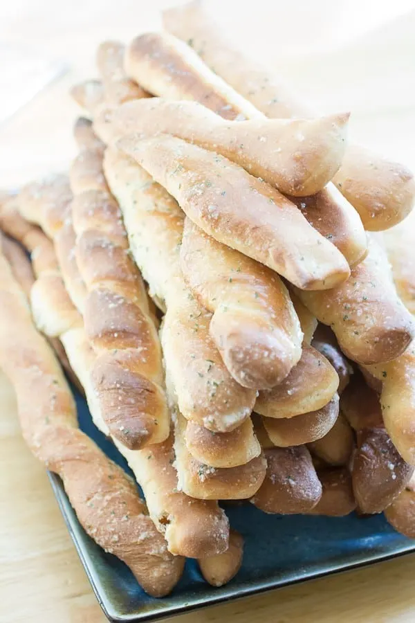 Roasted Garlic Parmesan Twisty Bread