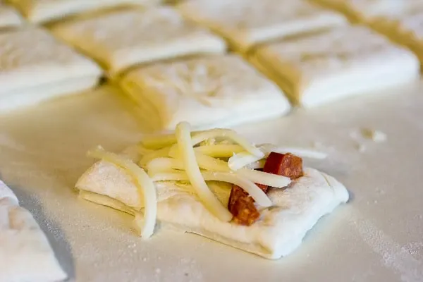 Pepperoni Pizza Roll Ups
