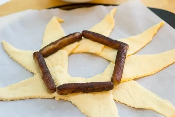 Sausage and Egg Breakfast Crescent Ring is a super easy and makes breakfast for a crowd in a snap. Reheats really well the next day too!