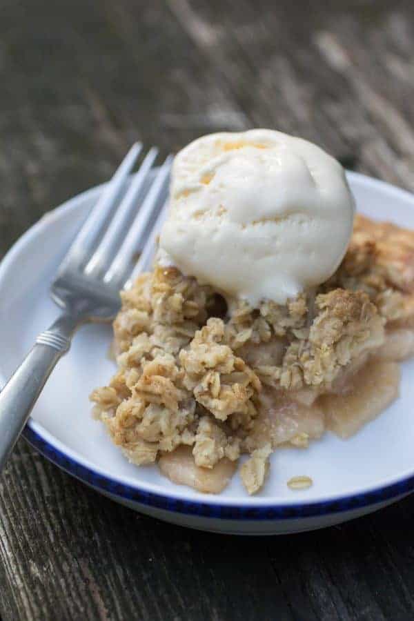 caramel apple crumble pie