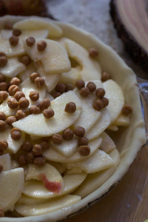 caramel apple crumble pie