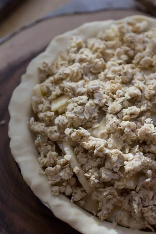 caramel apple crumble pie