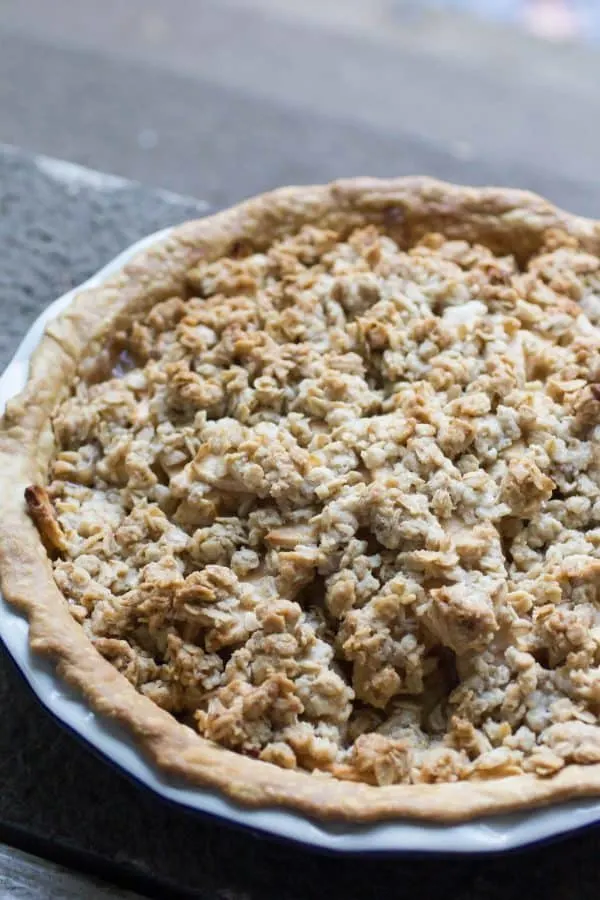 caramel apple crumble pie