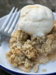 caramel apple crumble pie