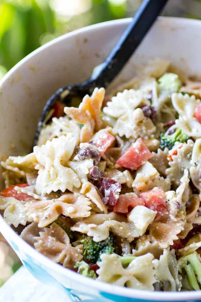 Greek Pasta Salad | Easy side dish recipe for bbq or potluck!