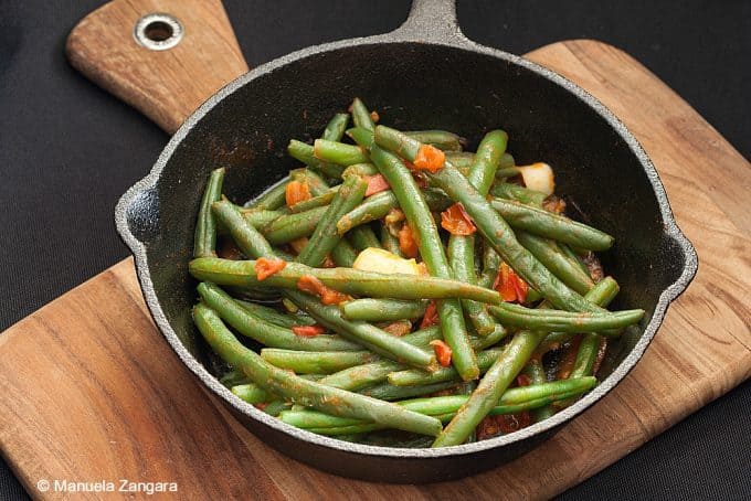 Manu's Menu Garlic-and-Tomato-Green-Beans