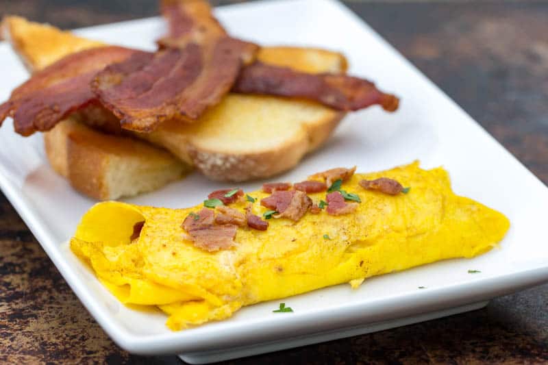 Blackstone Griddle Bacon Cheese Omelet - Easy breakfast recipe