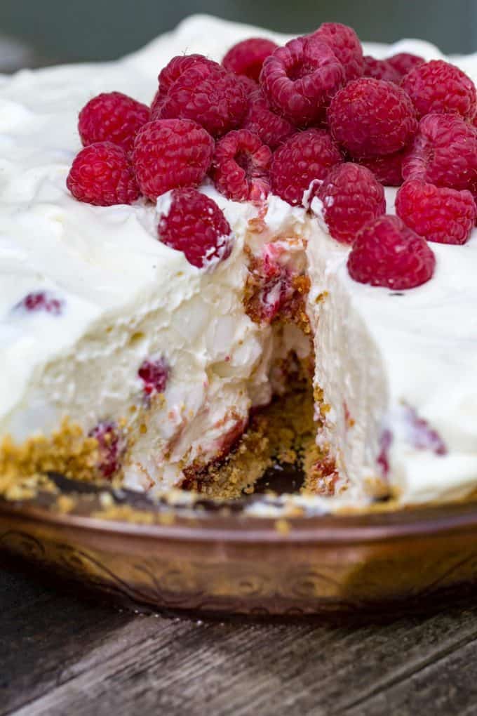 Raspberry Cream Pie (easy, no bake recipe with fresh raspberries)