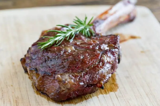 https://www.orwhateveryoudo.com/wp-content/uploads/2019/06/Traeger-Tomahawk-Ribeye-4-680x453.jpg.webp