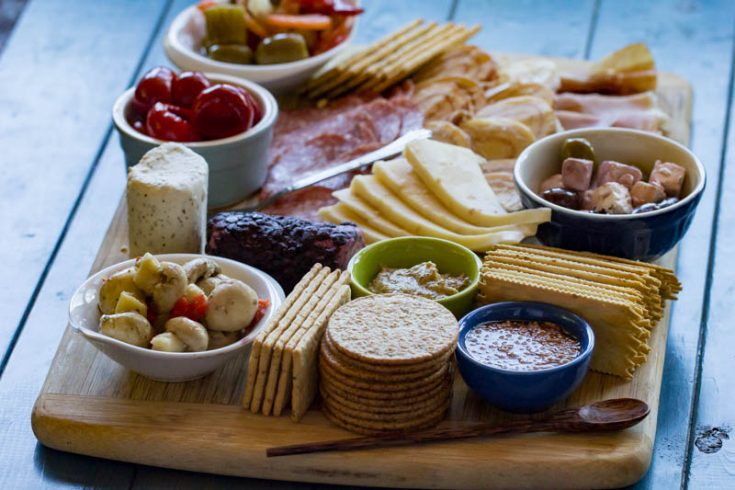 How to Prepare a Charcuterie Board