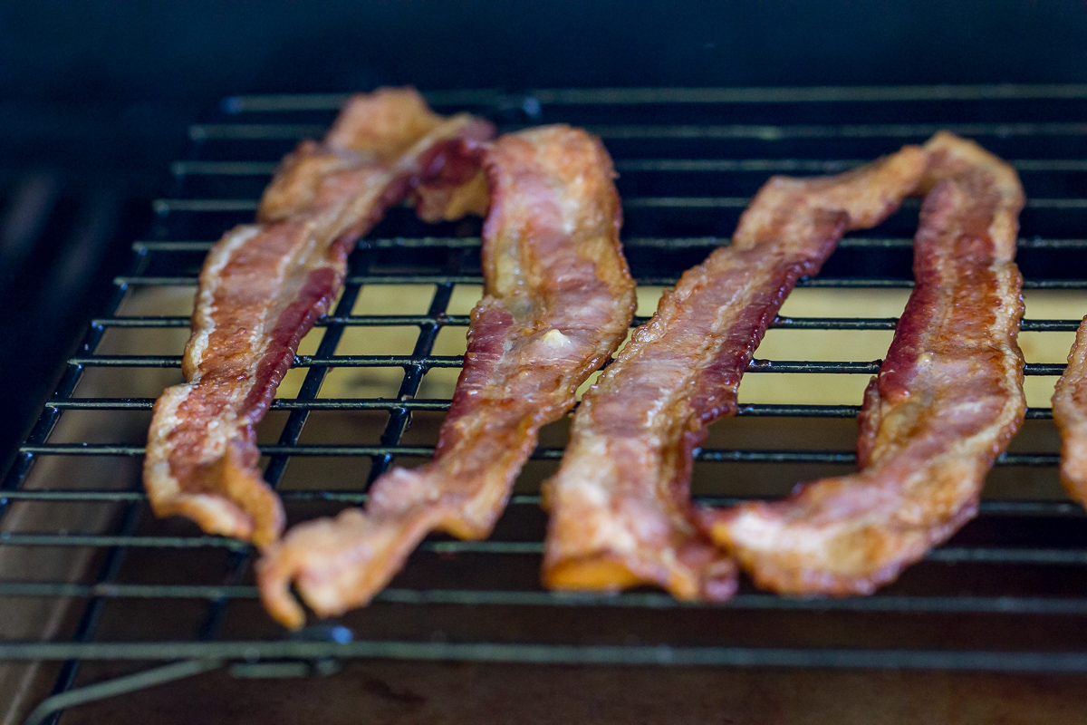 Cooking bacon on the grill top
