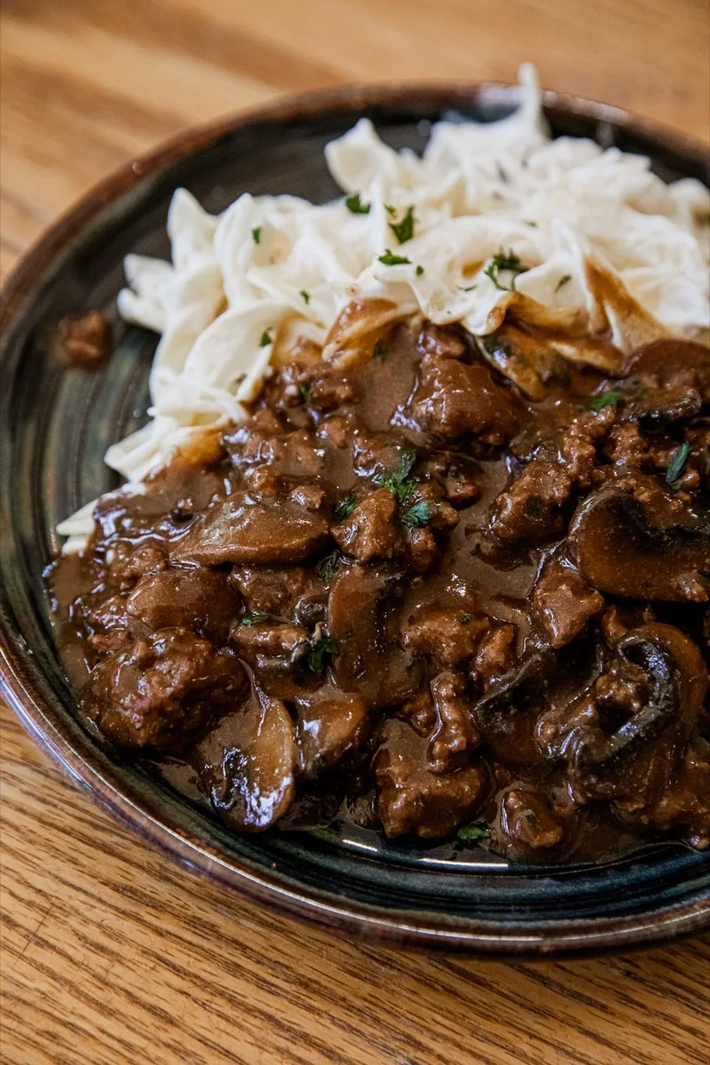 Hamburger Gravy and Garlic Chive Pasta