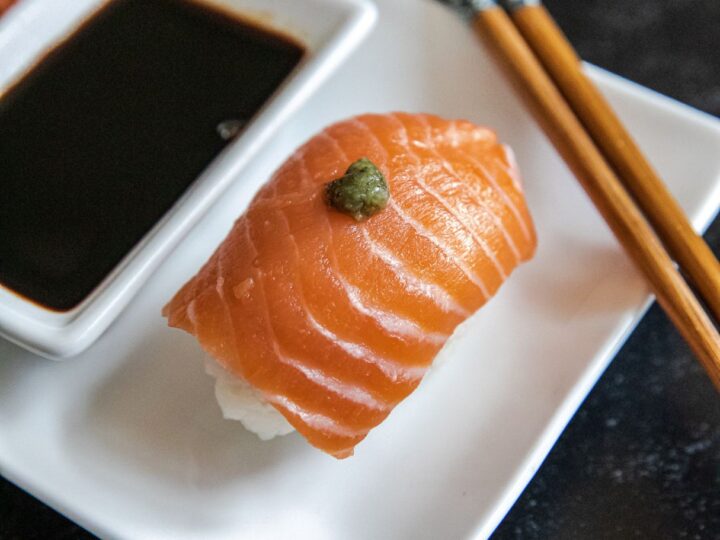 Salmon-Nigiri-720x540.jpg